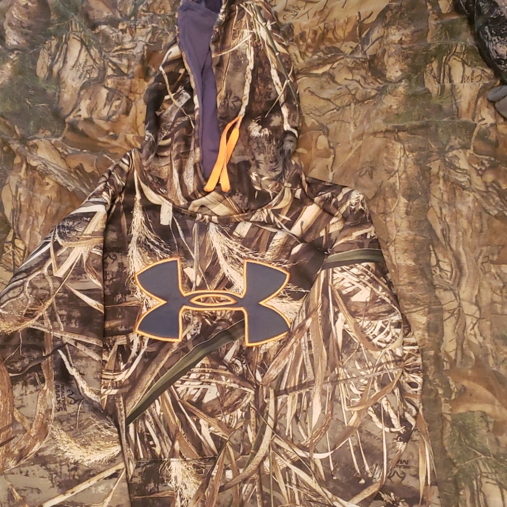 Under armour sweatshirt
